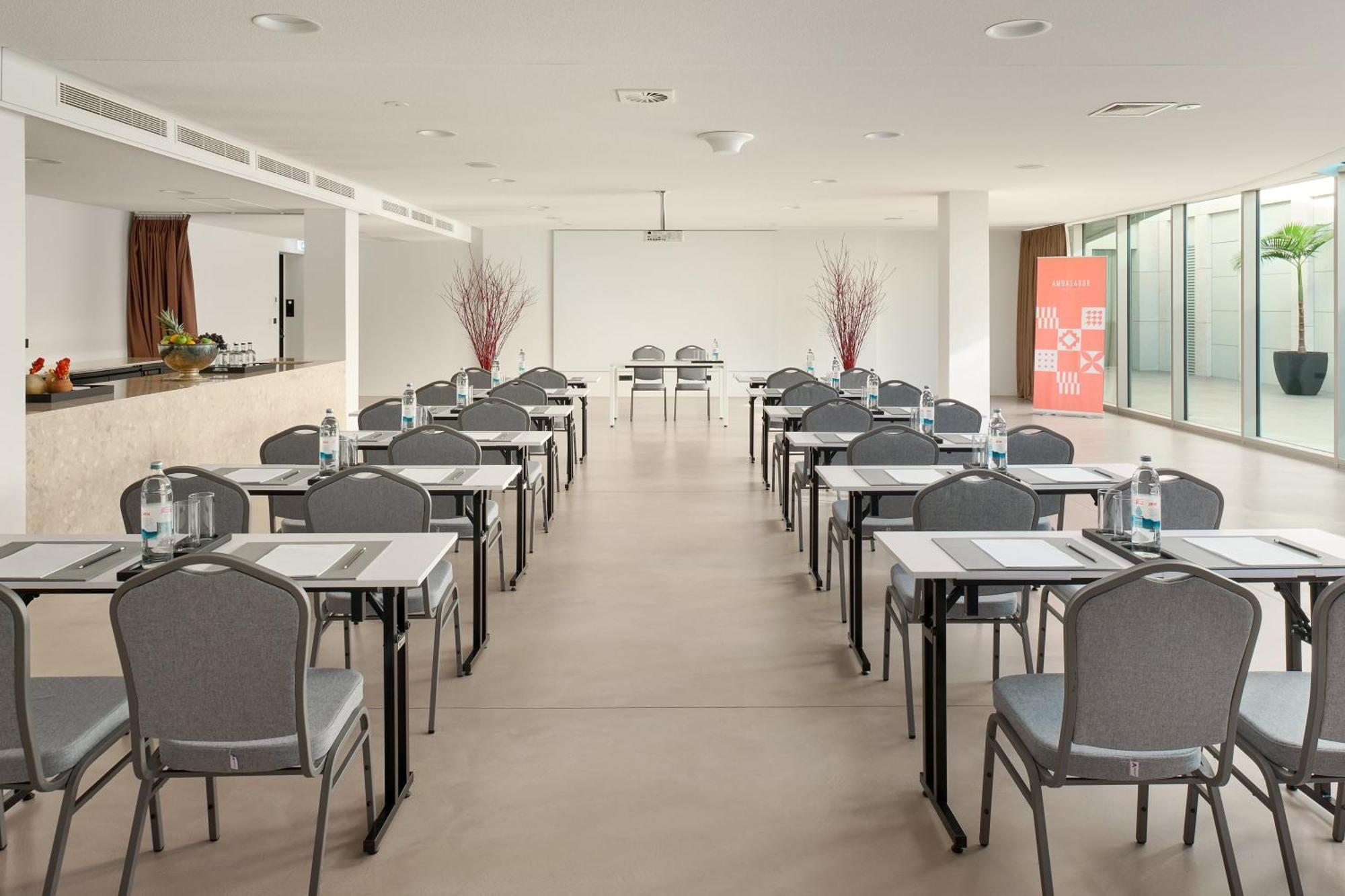 Hotel Ambasador Split Kültér fotó Meeting room